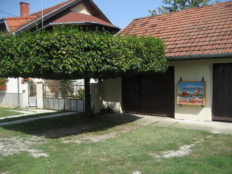 Hlebine: Wandbild an einer Garage im Ort (2008)