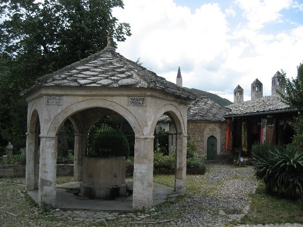 Mostar: Mehmed Paša-Moschee, Brunnen (2007)