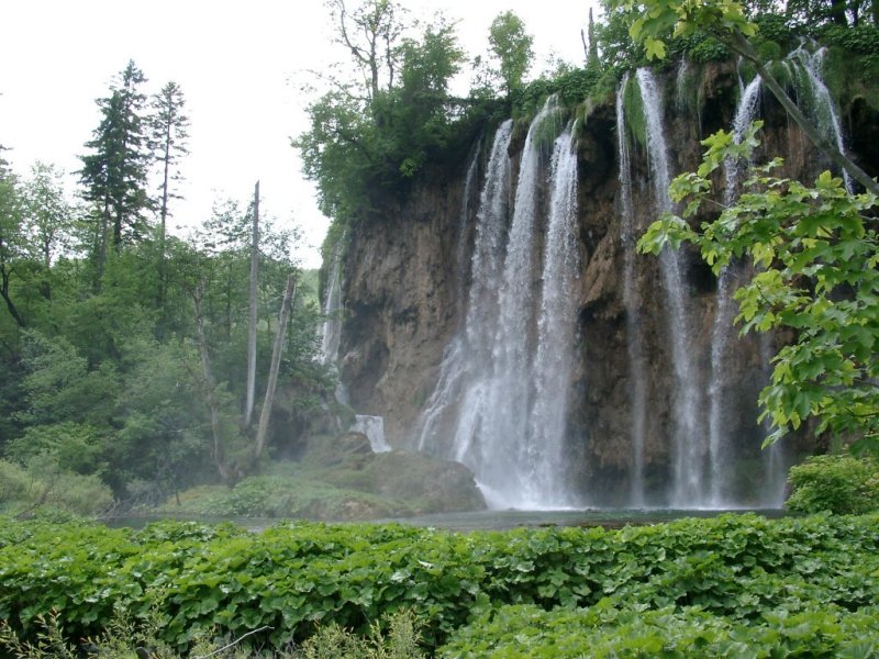 Der "rauchende" Wasserfall am Gavanovac-See (2003)