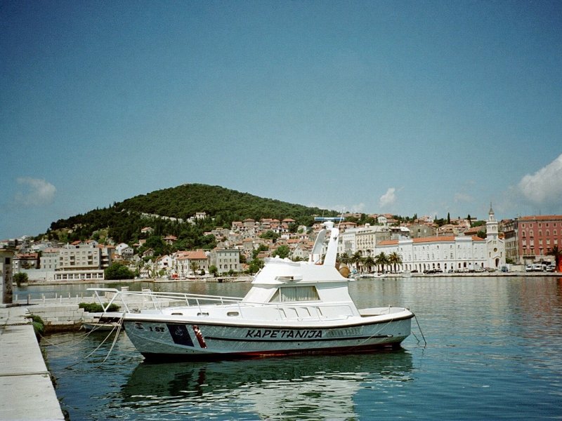 Split: Blick vom Hafen zum Berg Marjan (2001)